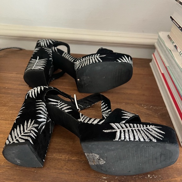 Sol Sana Cathy Platform Embroidered Heels - Picture 6 of 6